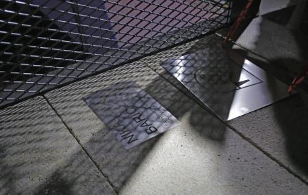 Plošča Nike Barič na Mostu Športnih Junakov Trbovelj